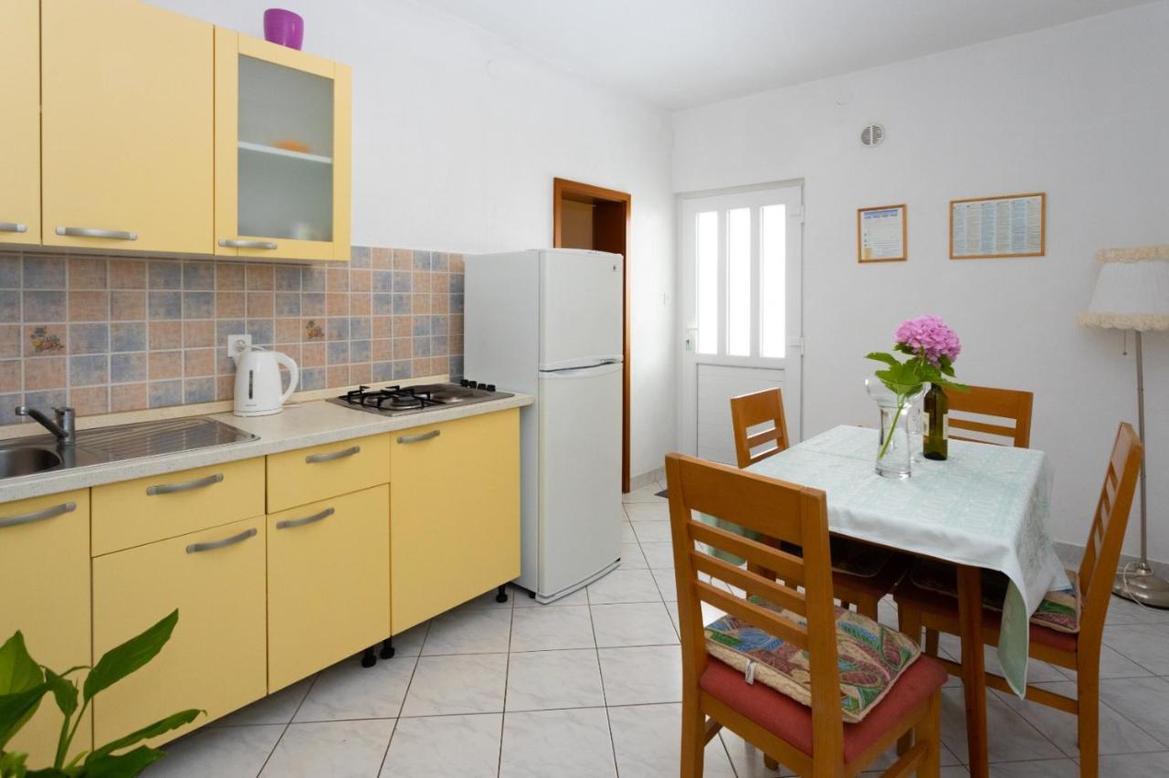 Apartmani Vranjes Podgora Exterior foto