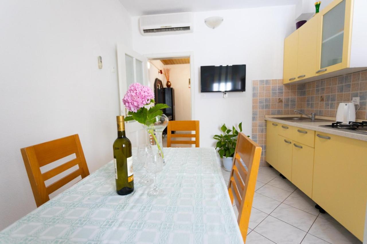 Apartmani Vranjes Podgora Exterior foto