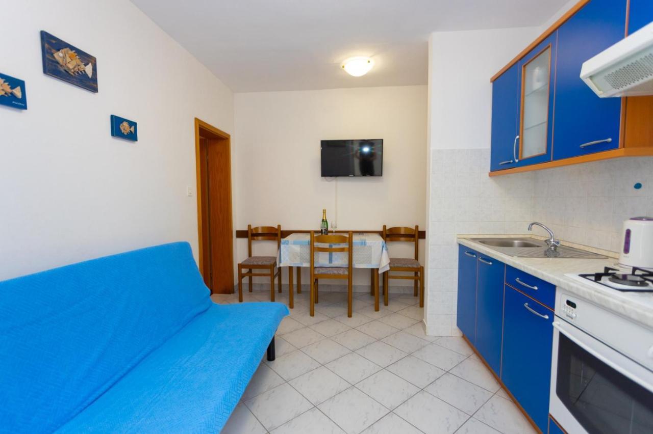 Apartmani Vranjes Podgora Exterior foto