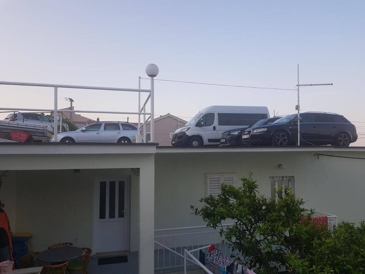 Apartmani Vranjes Podgora Exterior foto