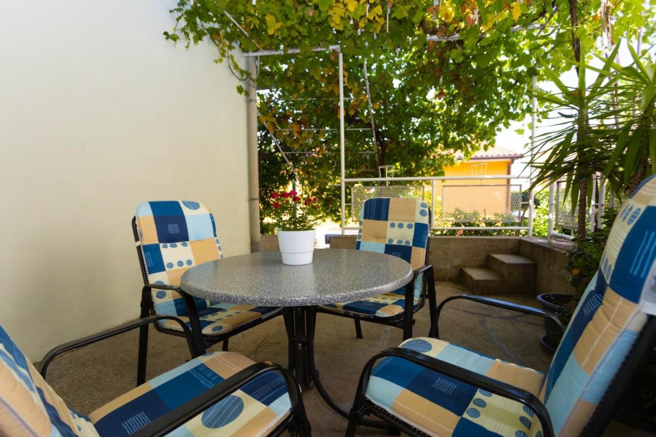 Apartmani Vranjes Podgora Exterior foto