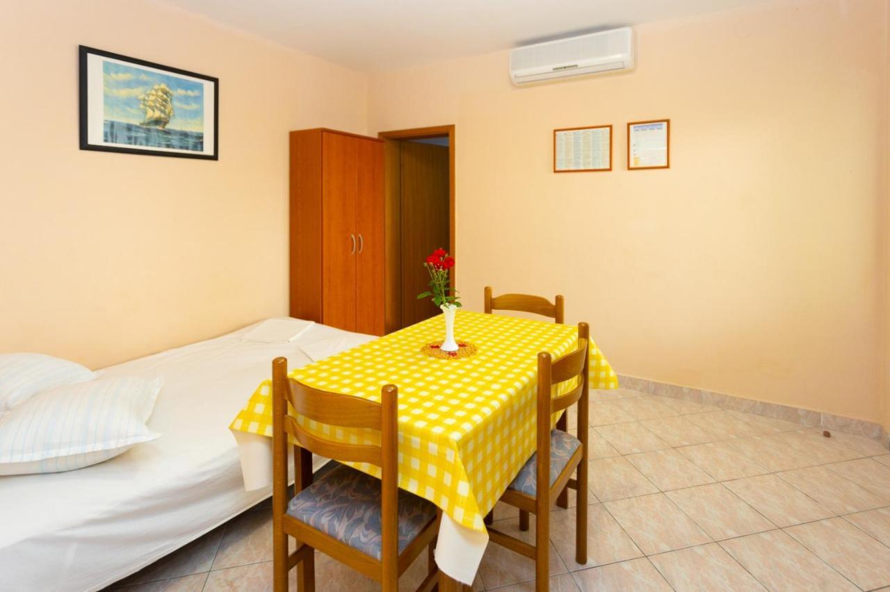 Apartmani Vranjes Podgora Exterior foto
