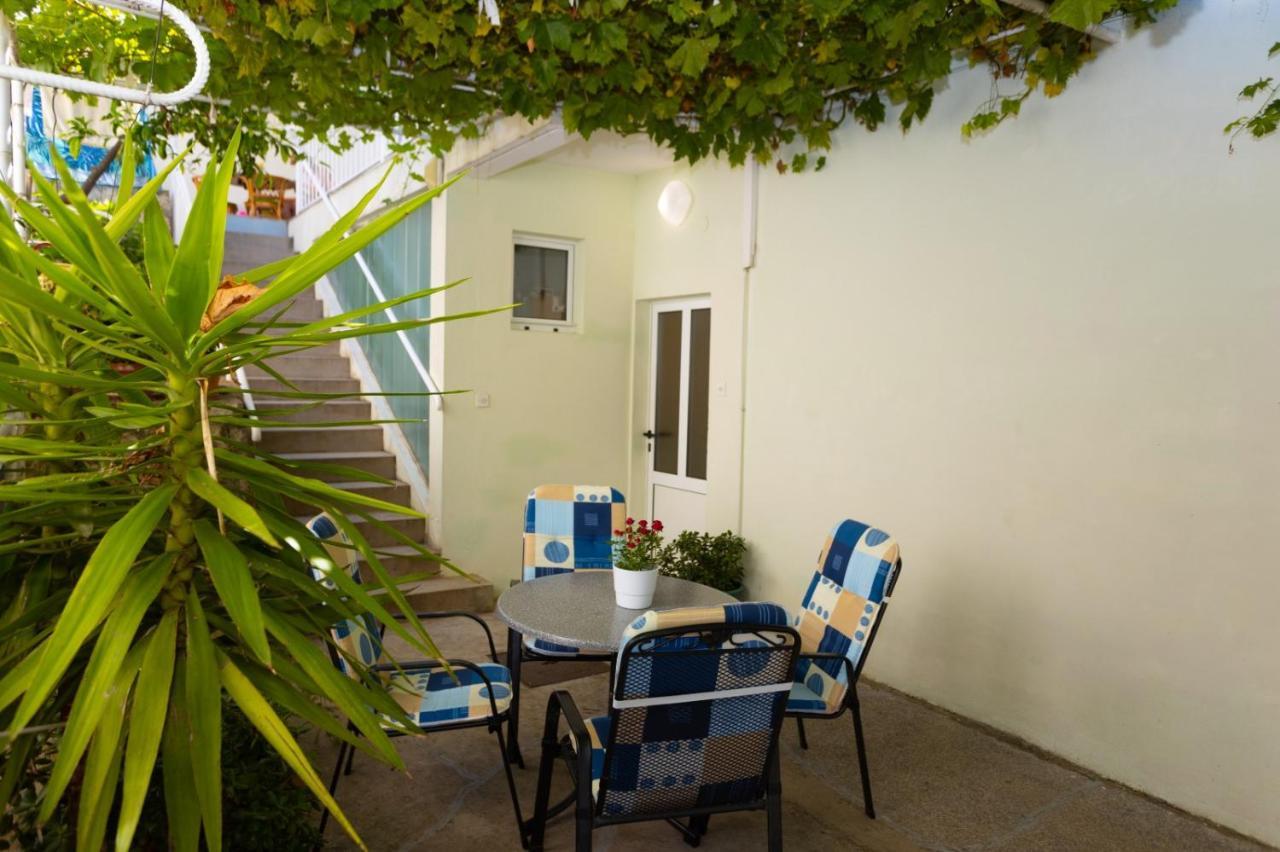 Apartmani Vranjes Podgora Exterior foto
