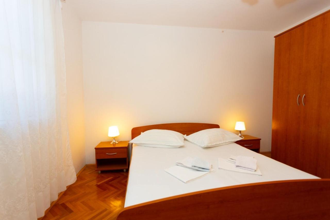 Apartmani Vranjes Podgora Exterior foto