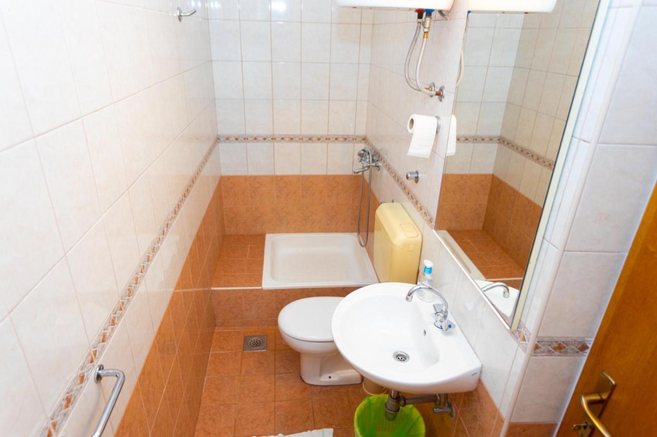 Apartmani Vranjes Podgora Exterior foto